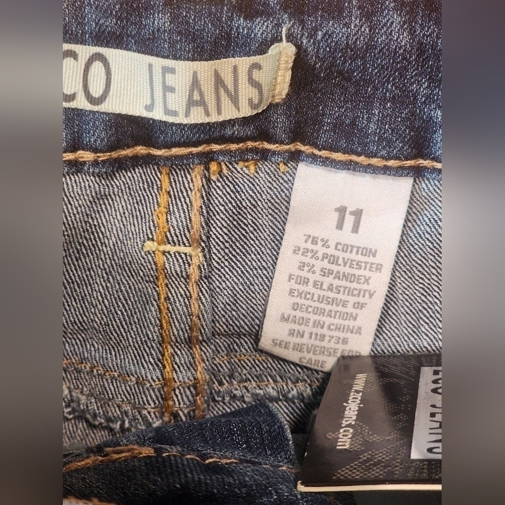 ZCO Jean Shorts Cutoff Distressed Flower Stitched Y2K Festival Size 11 N… - Picture 10 of 11